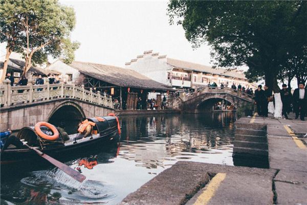 梦见雨中的石板桥