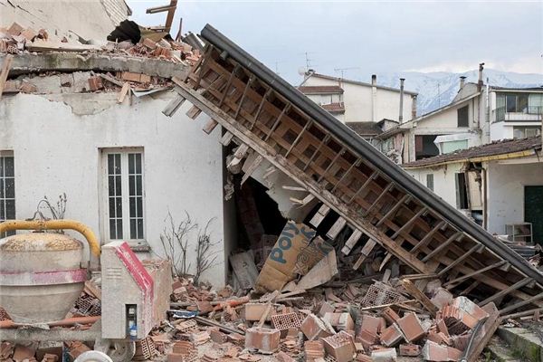 梦见地震了等死