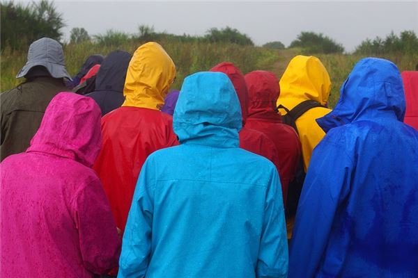 梦见下雨买雨衣