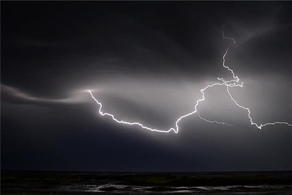 梦见雷电