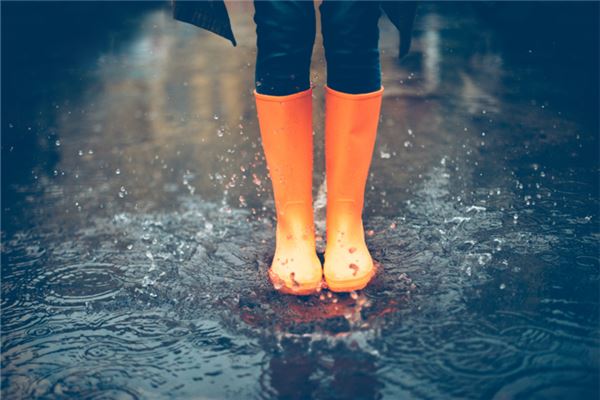 梦见穿雨鞋