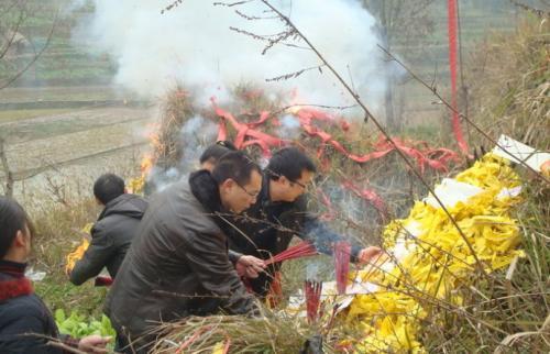 梦见回老家上香